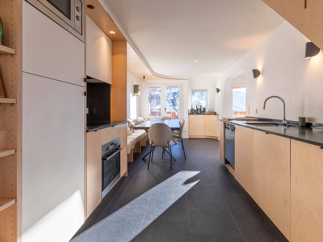 Appartamento intero, Modern Duplex Chalet Apartment for 8 with Ski-in/Ski-out and Stunning Views in Morzine, Les Portes du Soleil