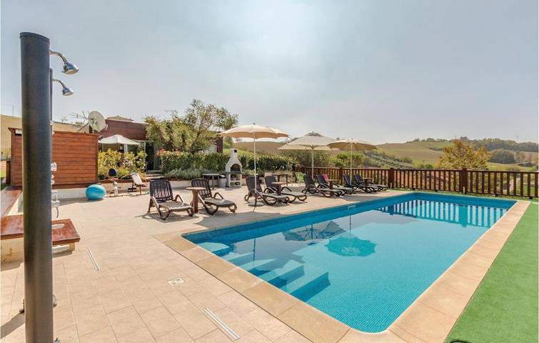 Casa vacanza per 6 persone, con Idromassaggio e Terrazza nonché Piscina a Montegranaro