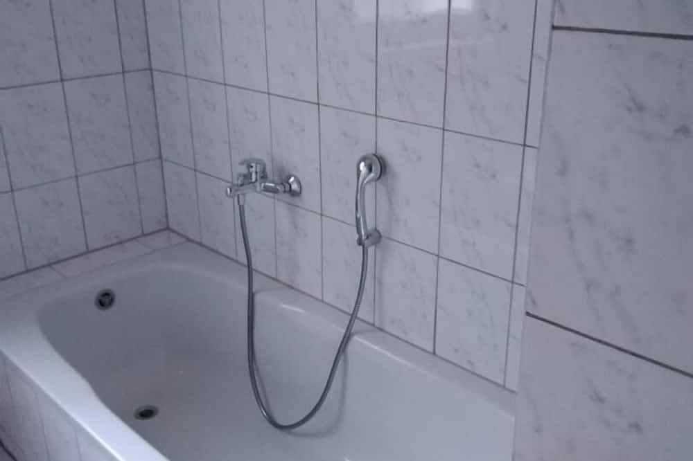 Ganze Wohnung, Urlaub pur in unserer \"See-Ferienwohnung 4\" direkt am Möhlauer See. Unsere größte Wohnung verfügt über ca. 85 qm Wohnfläche in Gräfenhainichen, Dessau-Wörlitzer Gartenreich