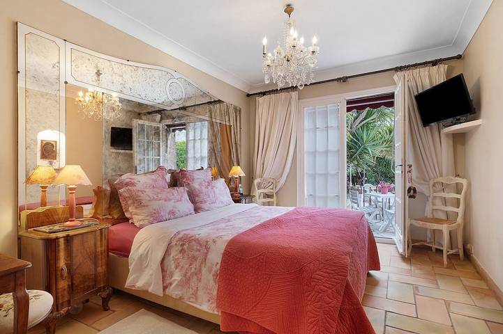 Chambre d’hôte pour 2 personnes, avec piscine et jardin à Antibes