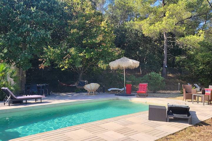 Appartement de vacances pour 5 personnes, avec Terrasse ainsi que Jardin et Piscine