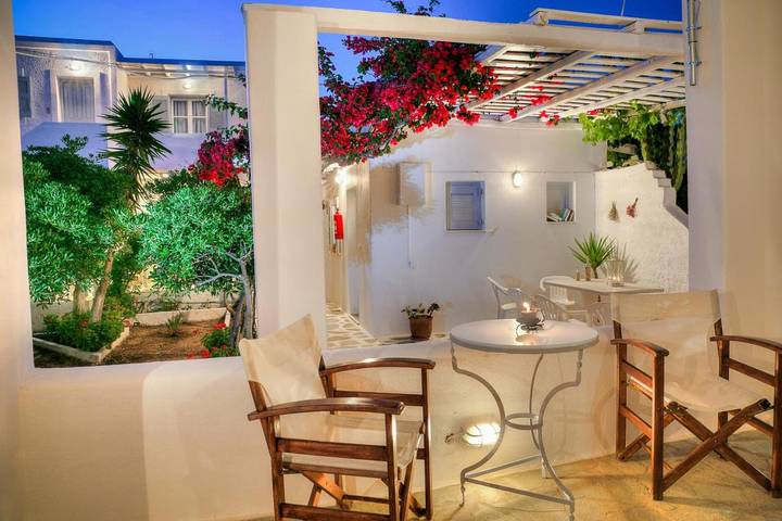 Gîte pour 2 personnes, avec terrasse et jardin dans Píso Livádi - 4
