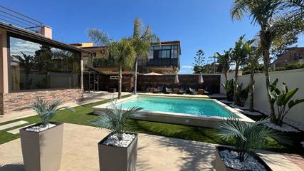 Location de vacances pour 2 personnes, avec vue ainsi que jardin et piscine à Catane