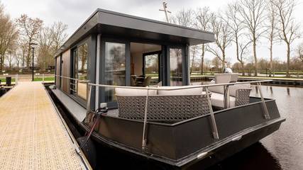 Boot für 4 Personen, mit Garten und Seeblick sowie Terrasse, mit Haustier in Friesland