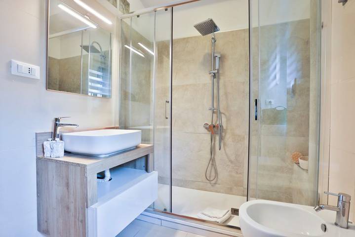 Appartamento intero, Guesthost - Sebeto Apartment x5 Parking & Netflix in Napoli, Napoli e dintorni