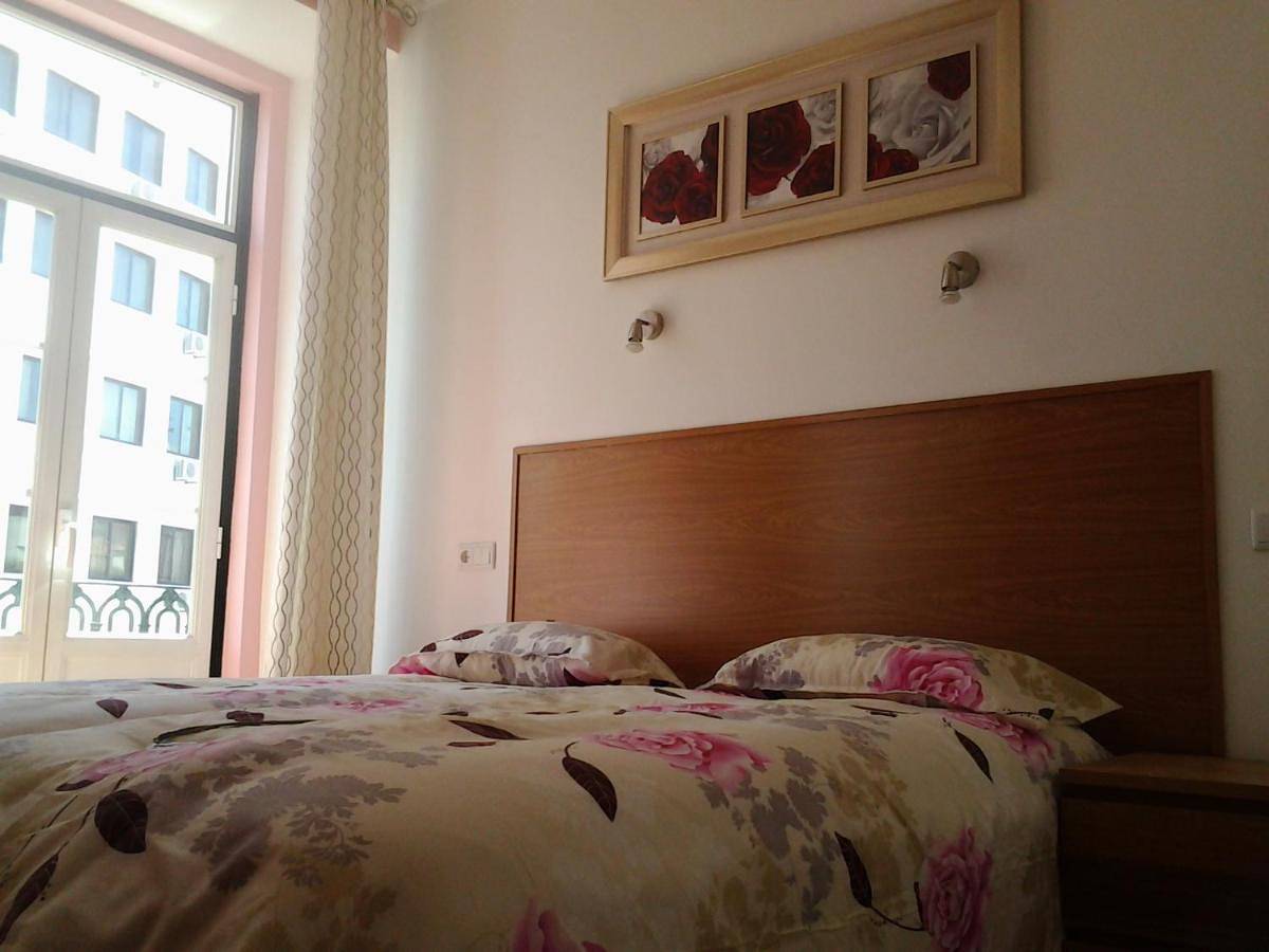 Triple Room with Private Bathroom in Santa Justa, Santa Maria Maior