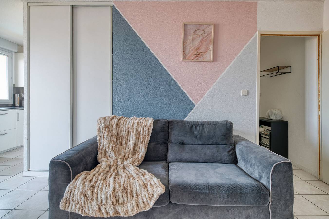 Entire apartment, Holiday Apartment "Spacieux Proche Aéroport Et Airbus" with Shared Heated Pool & Wi-Fi in Toulouse, Toulouse region