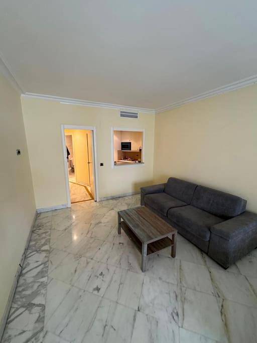 Gîte pour 2 personnes, avec Balcon et Jacuzzi ainsi que Terrasse et Vue à Monaco - 3