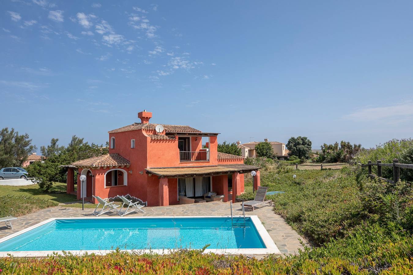 Villa mediterranea "Maddalena" con ampio giardino in Punta De Su Turrione, Stintino
