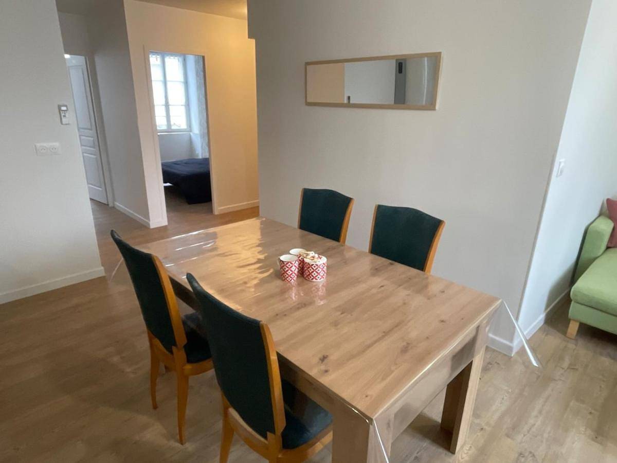 Appartement entier, Two-Bedroom Apartment in Montoire-sur-le-Loir, Vallée de la Loire