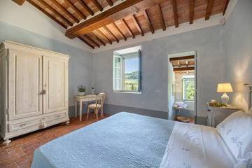 Villa for 10 Guests in Montepulciano, Siena Province, Picture 3