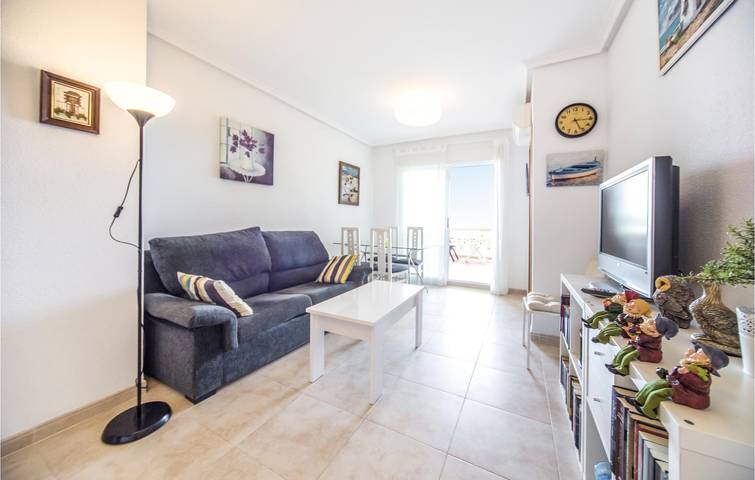 Gîte pour 4 personnes, avec terrasse ainsi que vue et piscine à Cabanes - 3