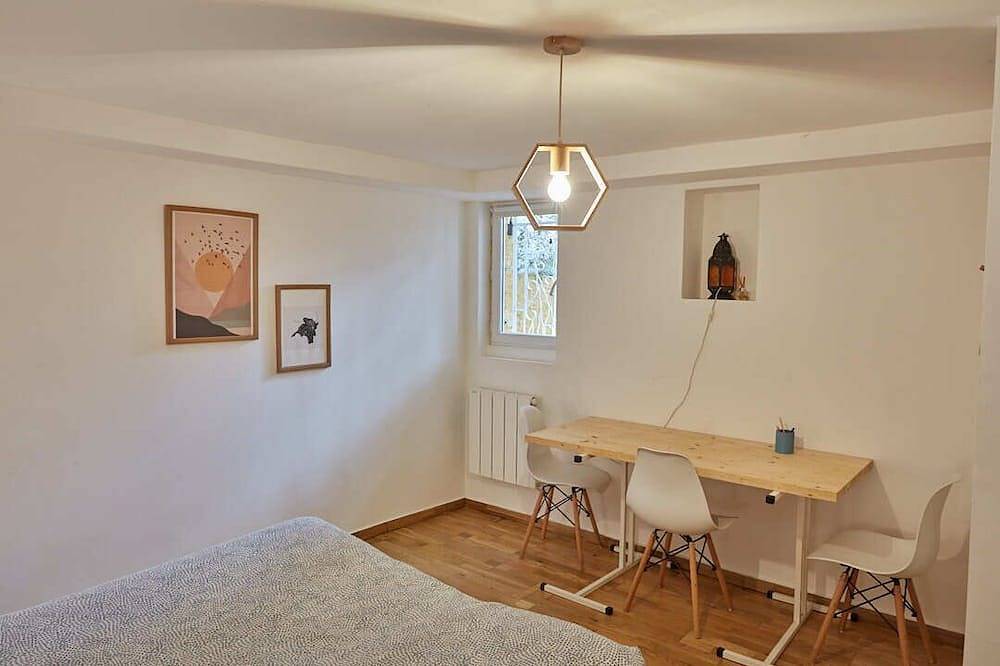 Quiet, spacious house just outside Paris. Metro 7 in Pantin, Sena-Saint Denis