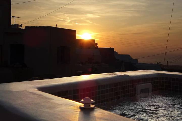 Ferienhaus für 2 Personen, mit Terrasse und Whirlpool auf Santorin