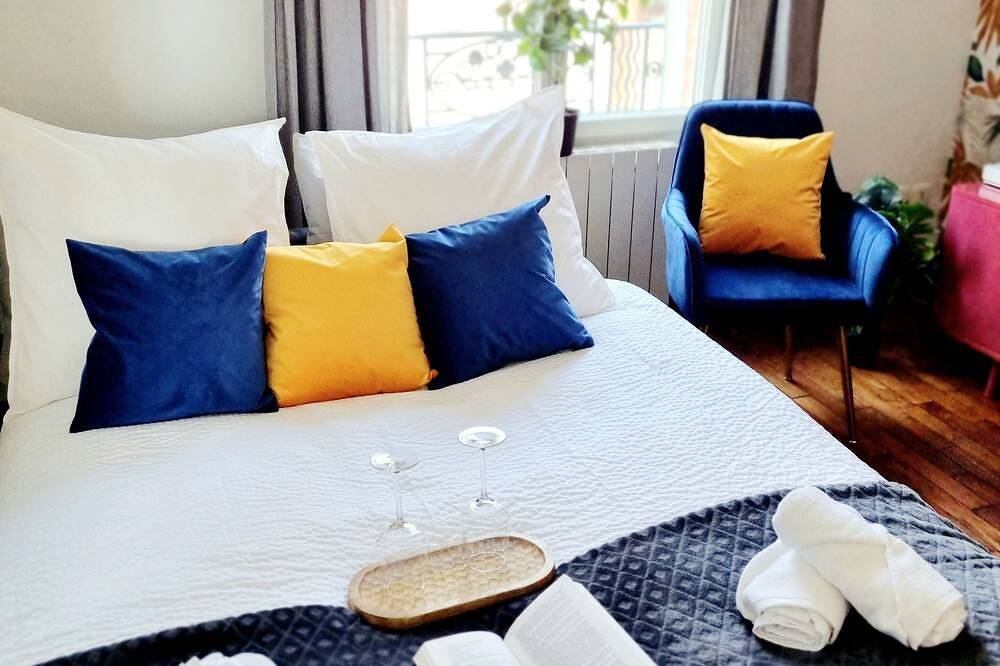 Apartamento entero, Large 2-room apartment - Paris & Orly Airport 15 min away + Parc de Sceaux 1 min away in Antony, Altos del Sena