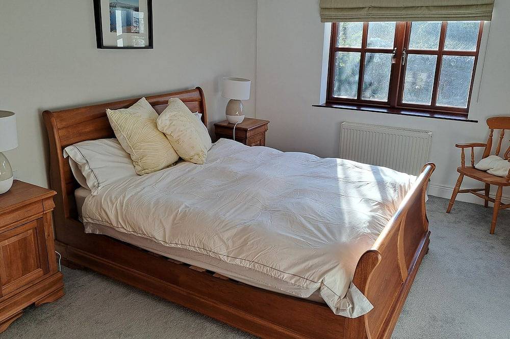 Luxury holiday house with 5 bedrooms and 4 bathrooms and views of Caragh Lake. in Maum, County Kerry