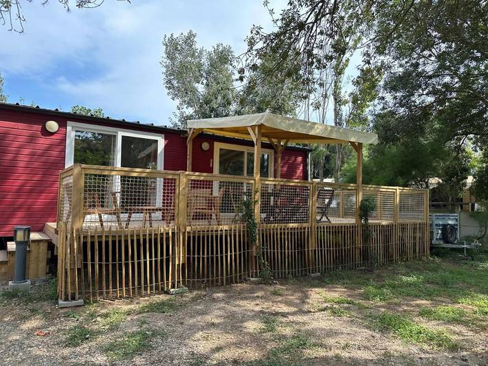 Gîte pour 4 personnes, avec Balcon et Terrasse ainsi que Jardin et Piscine dans Serignan Plage