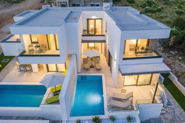 Villa für 8 Personen, mit Balkon und Garten in Novalja