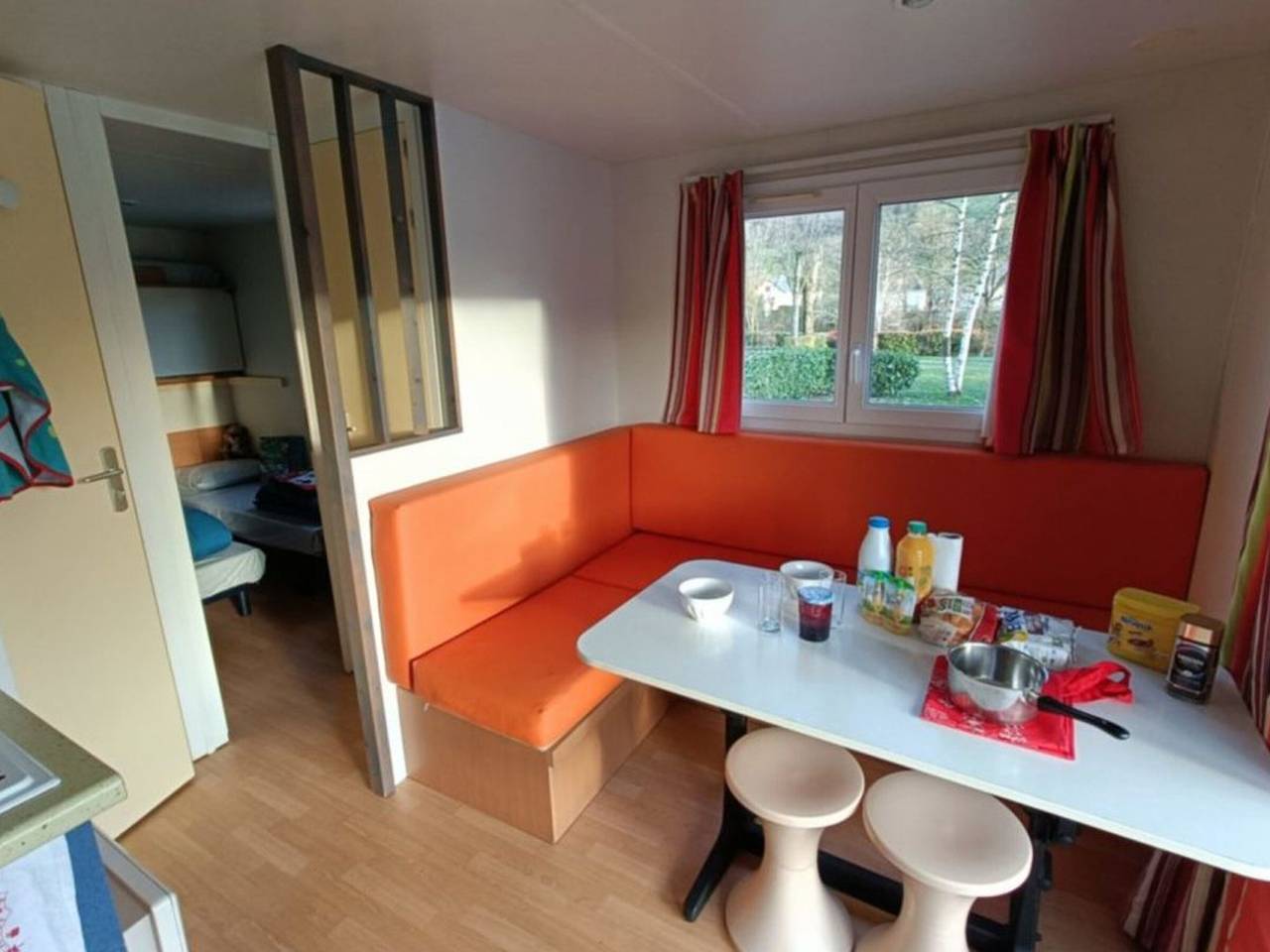 Mobil-home 4 pers con terraza en Saint-Geniez-d'Olt in Saint-Geniez-d'Olt-et-d'Aubrac, Parc naturel régional de l'Aubrac