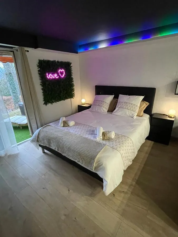 Apartamento de vacaciones para 2 personas, con terraza además de jacuzzi y piscina - 1