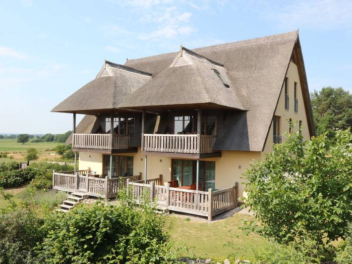 Ferienwohnung mit Meerblick für 6 Personen, mit Balkon und Terrasse sowie Garten und Seeblick