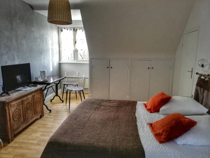 Location de vacances pour 2 personnes, avec Terrasse ainsi que Jardin et Vue à Plouvorn - 4
