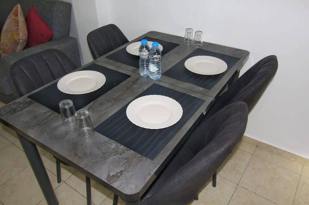 Entire apartment, Jeff's 2 Bed Apartment - Clean, Central & Modern in Famagusta, Northern Cyprus