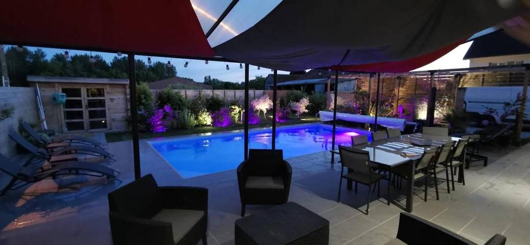 Location de vacances pour 8 personnes, avec jardin ainsi que terrasse et piscine à Lesmont - 3