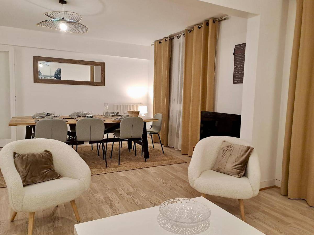 Ganze Wohnung, Three-Bedroom Apartment in Versailles, Yvelines