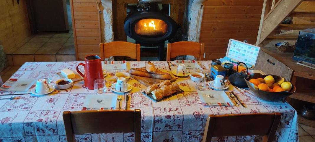 Chambre d’hôte pour 4 personnes, avec Terrasse ainsi que Jardin et Piscine en Savoie - 2