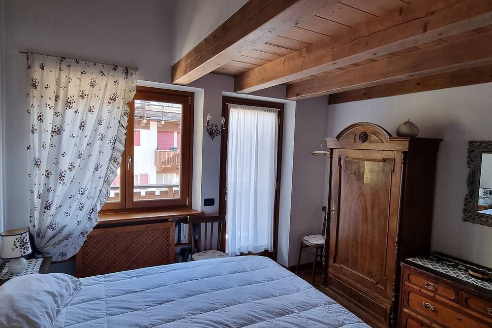 Entire apartment, Spacious penthouse at d'Ampezzo Cortina, the pearl of the Dolomites in Cortina d'Ampezzo, Dolomiti Superski
