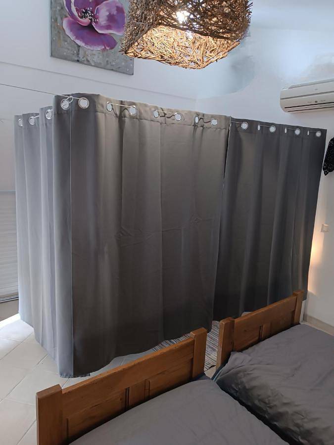 Gîte pour 4 personnes, avec terrasse et piscine ainsi que vue et jardin à Aramon - 4