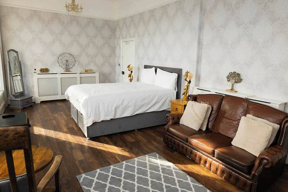 Beach Views, Elegant & Modernised 5Bd Period Home in Tramore, County Waterford