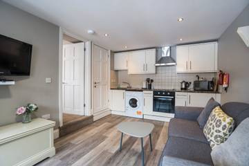 Holiday Home for 3 People in Torquay, Torbay, Photo 2