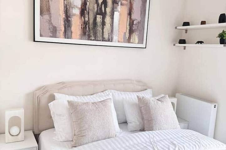 Spacious 2Br Home | 3 Parking | Offers Weekly Stay in Reading, Berkshire