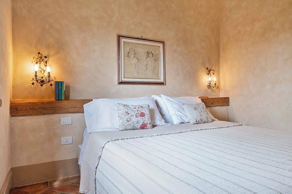 Spacious 10-bedroom villa in awesome Vinci with Ac in Vinci, Florence Province