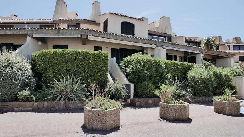 Appartement de vacances pour 4 personnes, avec terrasse et vue, animaux acceptés à Cogolin