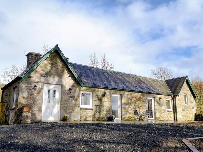 Log cabin for 2 people, with garden, with pets in Glenshee