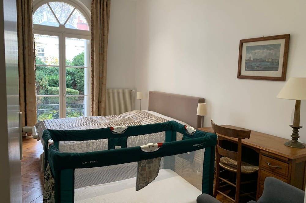 Appartement entier, Ginkgo, gîte de Touraine, appartement duplex (3 étoiles) au milieu d'un jardin in Tours, Région de Tours