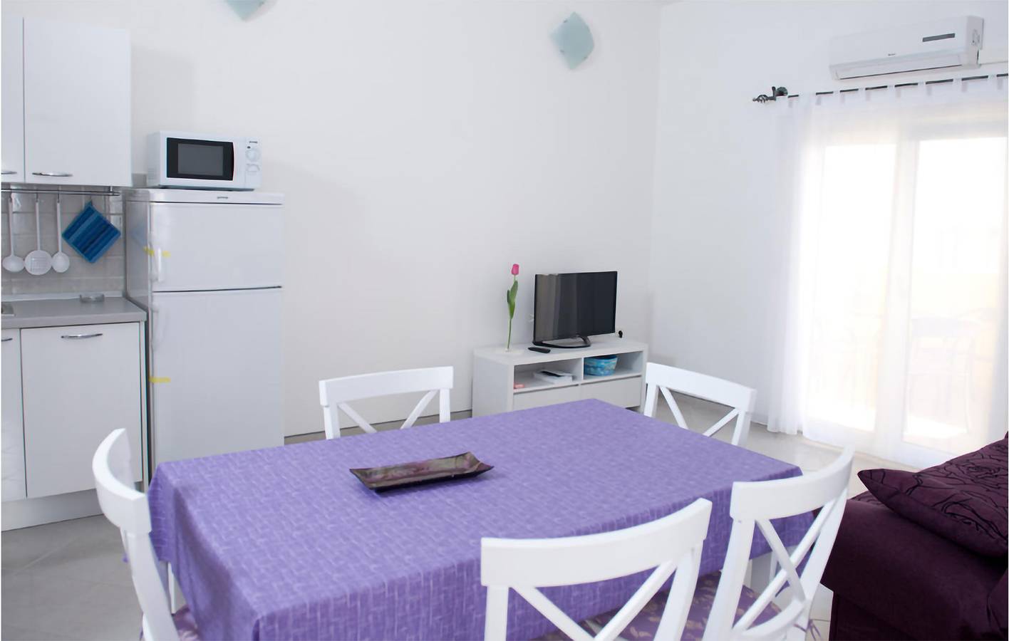 Apartamento vacacional entero, Apartamento con vistas al mar, wifi, aire acondicionado, piscina y terraza in Rogoznica, Condado de Šibenik-Knin