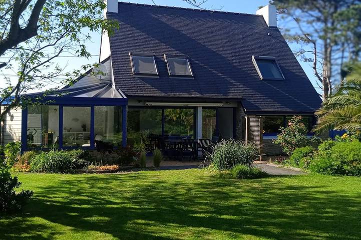 Location de vacances pour 6 personnes, avec jardin et terrasse à Plougoulm