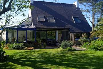 Gîte pour 6 personnes, avec terrasse et jardin à Plougoulm
