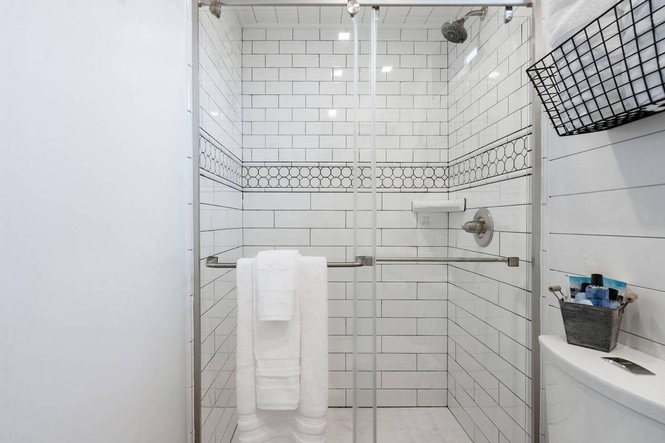 Ganze Wohnung, The Oaks Helm model Container Home 12 min to Magnolia Market in McLennan County