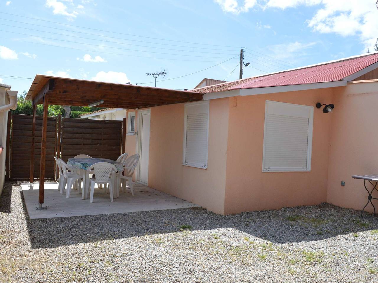 Maison proche plage et commerces, 3 pièces, climatisée, 6 couchages, animaux acceptés in Saint Pierre la Mer, Fleury