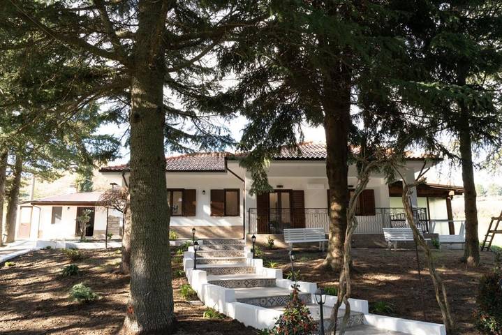 Resort per 2 persone, con Terrazza e Idromassaggio nonché Giardino e Panorama in Provincia di Messina