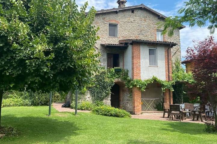 Agriturismo con Fattoria sulle colline di Barga: Casa Chioi in Barga, Parco Regionale delle Alpi Apuane