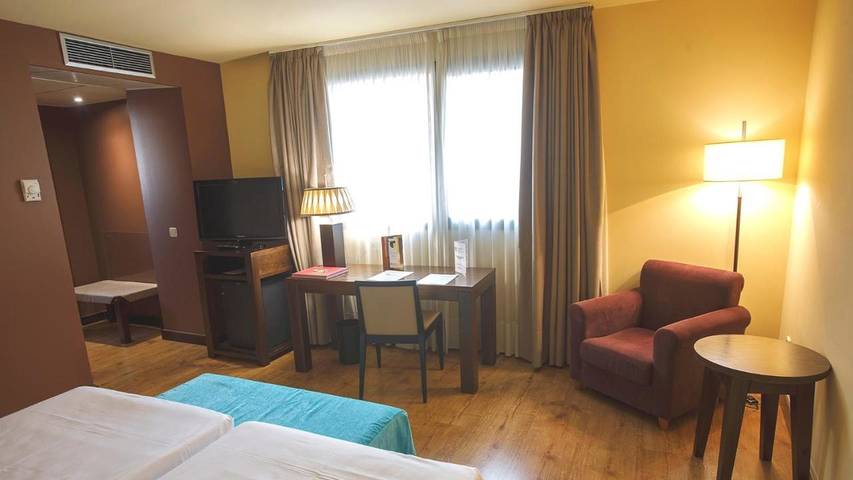 Hôtel pour 3 personnes, avec terrasse à Barbastro - 3