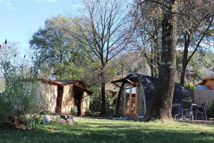 Gîte pour 4 personnes, avec jardin ainsi que vue et terrasse à Santa Pau