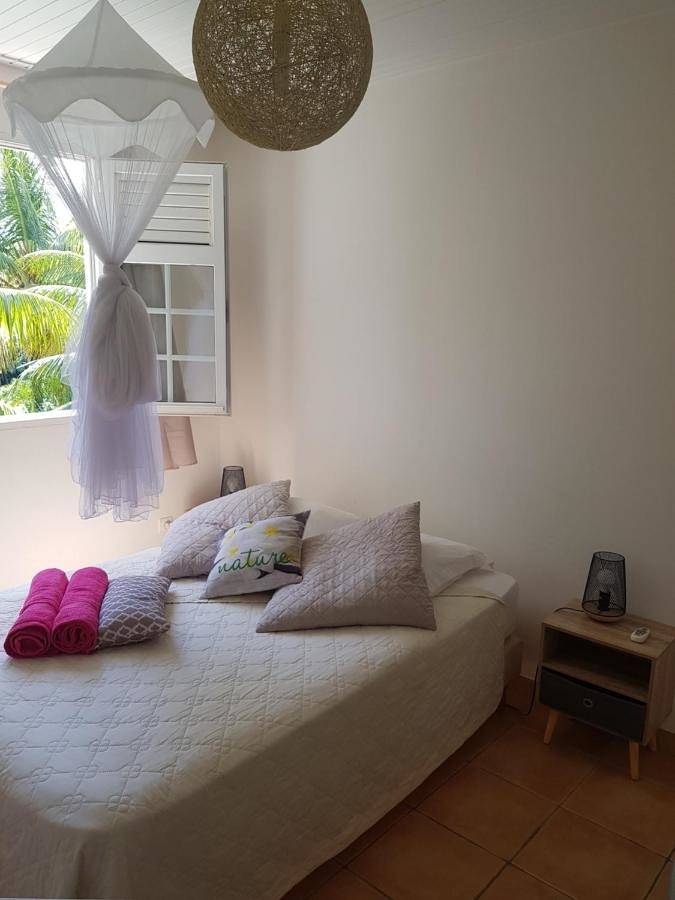 Location de vacances pour 7 personnes, avec vue ainsi que piscine et jardin dans Anse Corps de Garde - 2