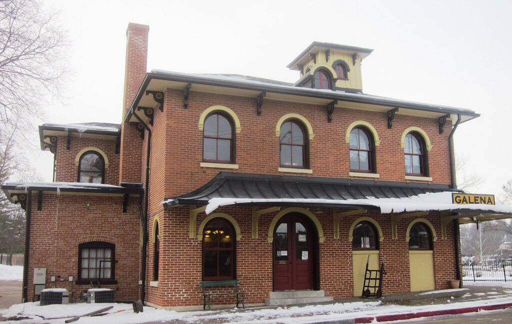 Live Lodge Life mit 3 Kingsize-Betten, Whirlpool im Freien, Billardtisch, 6 Flachbildfernseher in Jo Daviess County